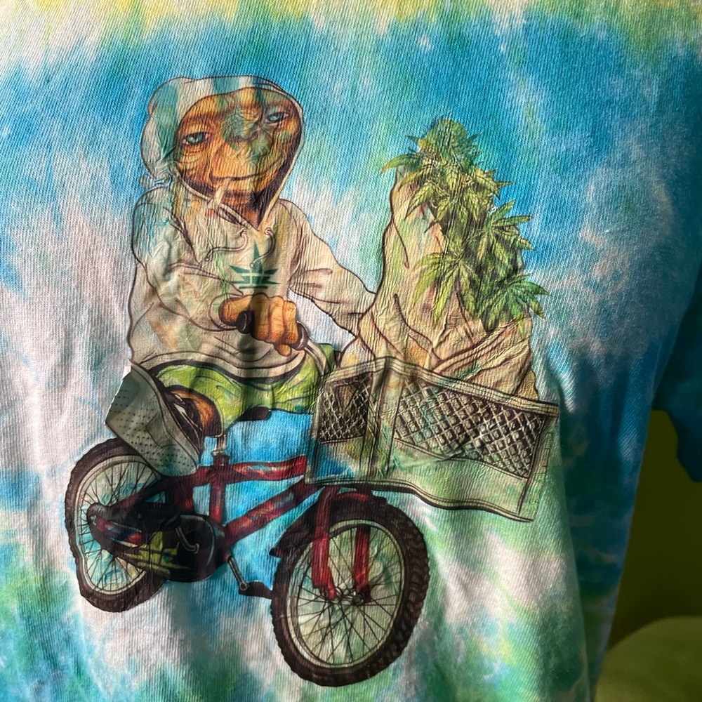 Tie dye ET and weed shirt RARE
